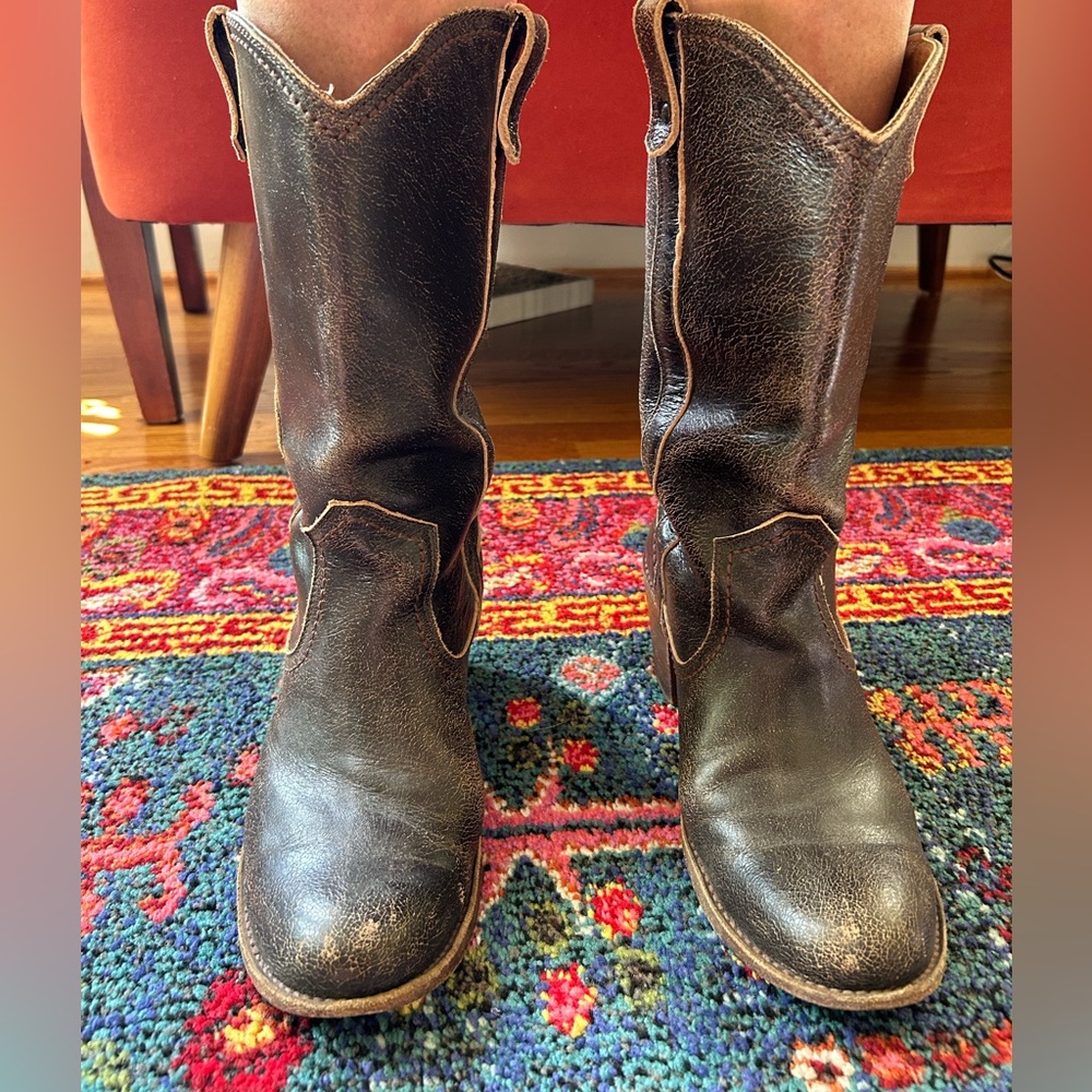 Frye Western Round-Toe Boot